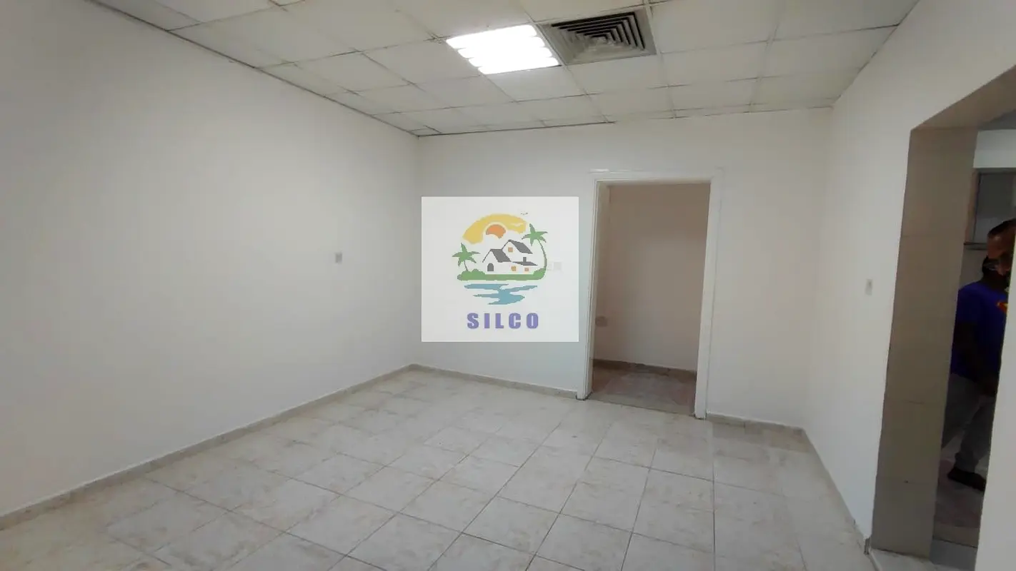 \\\Spacious and Airy 1BHK Flat with Split AC in Prime Location\\\