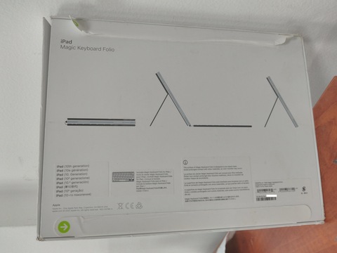 Apple iPad 10TH Gen Magic Keyboard Folio (MQDP3LL/A) White
