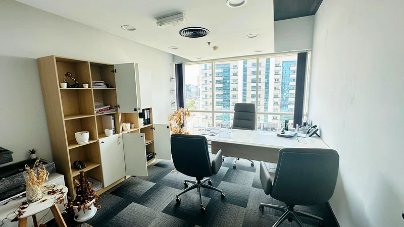 OFFICE FOR SALE | FURNISHED | PARTITIONS
