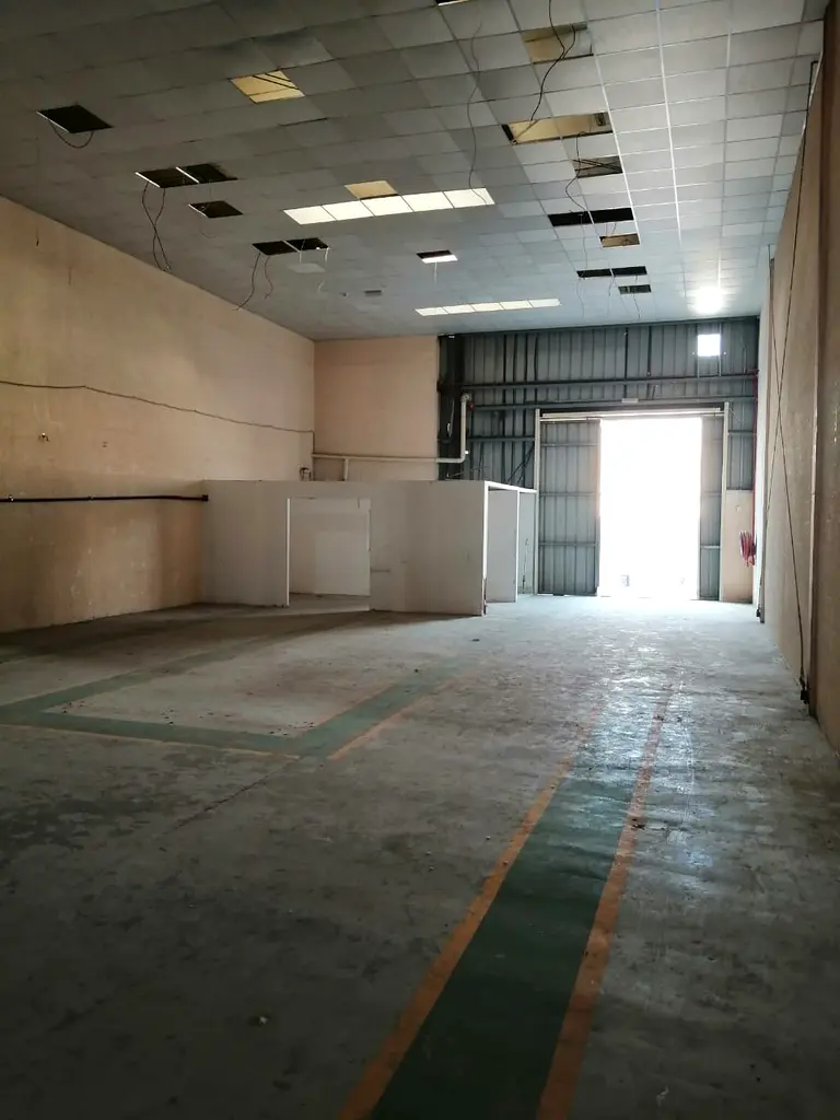 Commercial warehouse || 2700 sq ft ||  Annual Rent 125000 AED - Al Qusais -4 || 14 KW ||