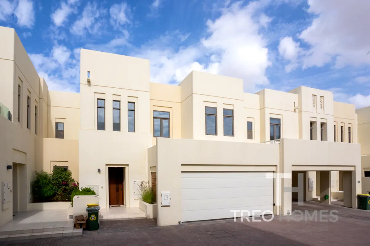 Stunning family home with private Pool