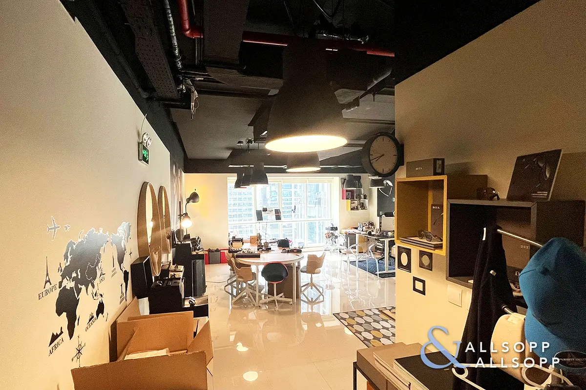 VACANT | OPEN PLAN | LAKE VIEWS