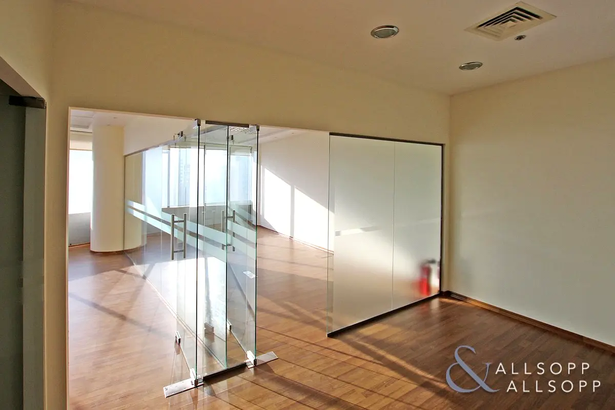 LAKE VIEW | FURNISHED | SOON TO BE VACANT
