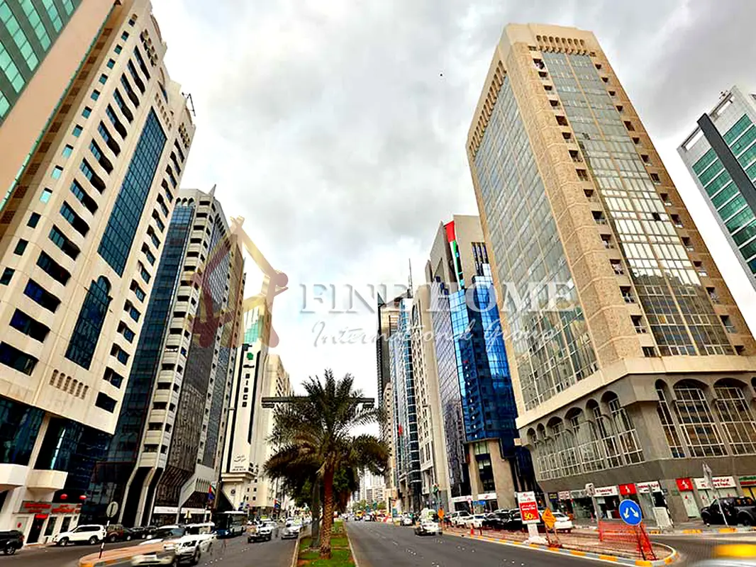 2 Corner Building | 5 Floors | 20 Aps I 4 offices