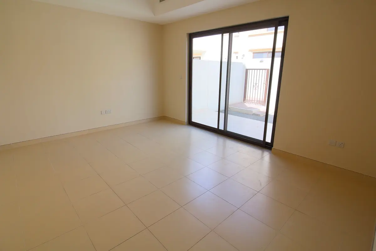 Landscaped | close to park and pool | 2E