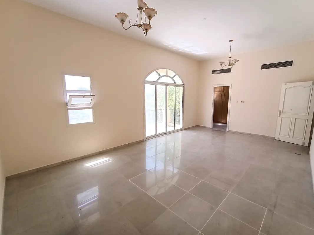 Al garhoud 4 bedroom villa with garden