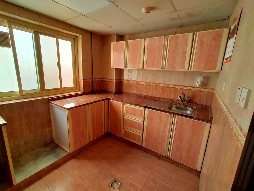 1 BHK WITH BALCONY ONE MONTH FREE IDEAL LOCATION NEAR BUS TERMINAL ONLY 18K