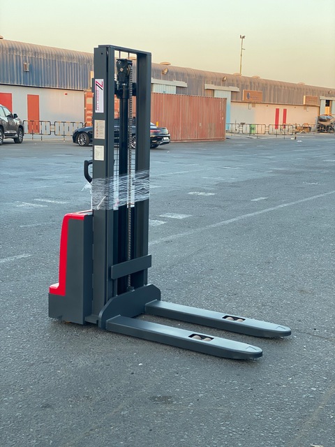 Brand New 2023 Zoom FULL electric stacker