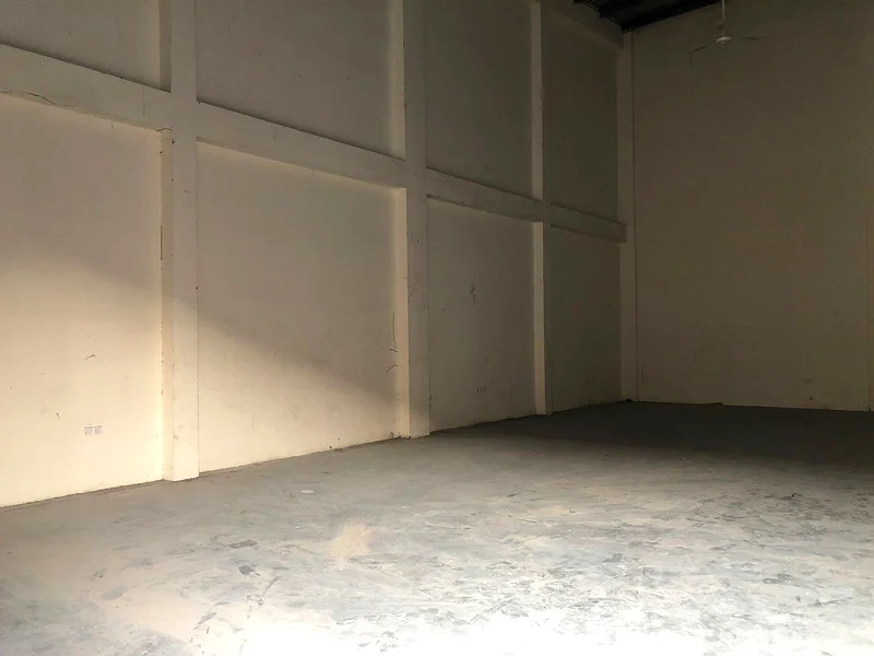HOT DEAL ,,,  WAREHOUSE 3500 SQ FT FOR RENT WITH 30 KVA POWER BEST PRIME LOCATION