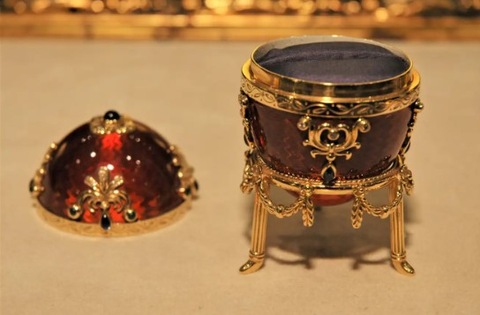Fabergé 18 Kt Gold Egg Red Enamel / Victor Mayer (AED 185K)