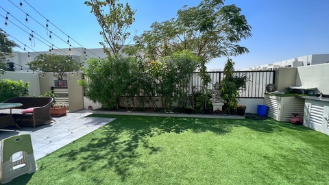 Beautifully Upgraded|Corner|Close to Pool and Park