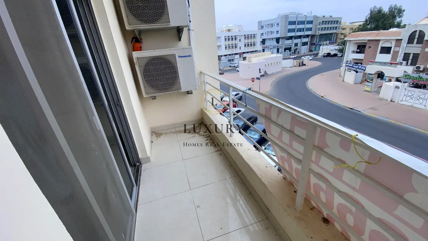 Ref 6901 Bright Clean Newly Renovate with Balcony