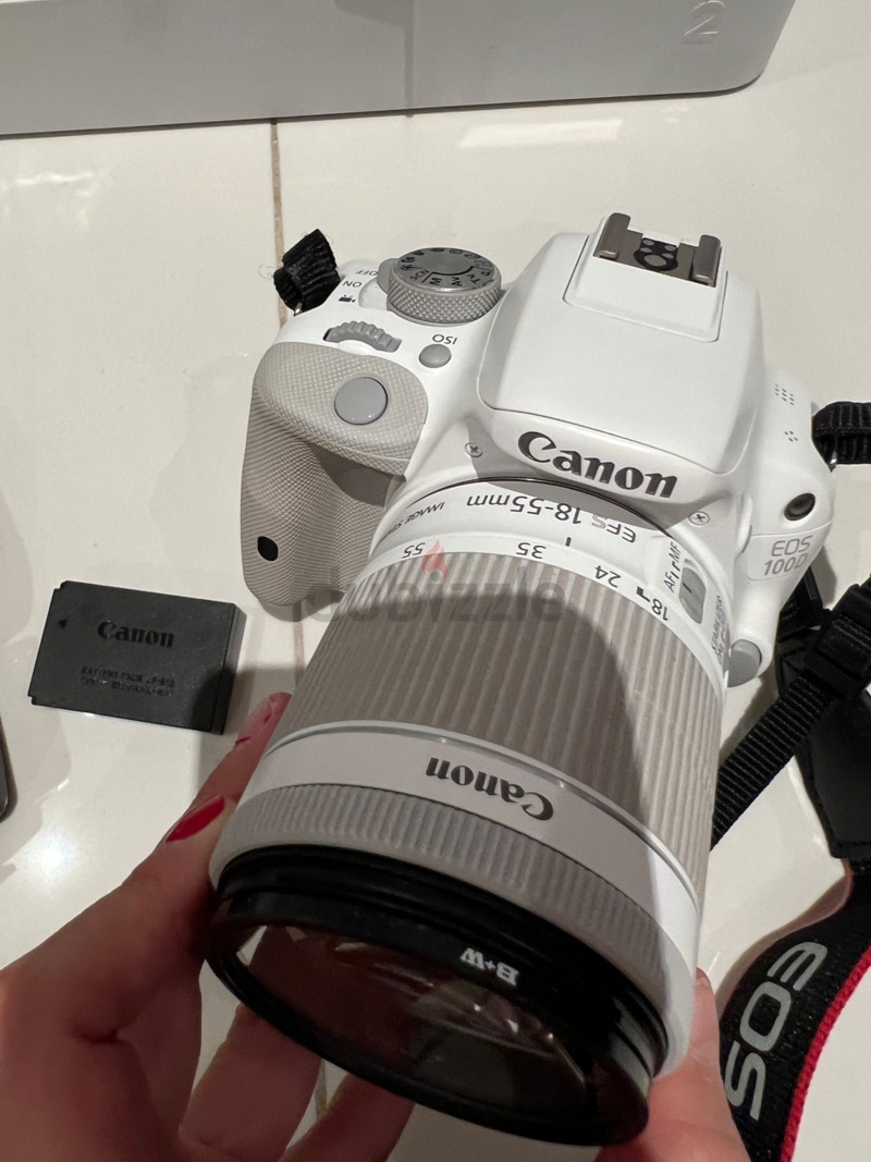 zuur Laboratorium rommel Canon 100D camera set with flash and bag | dubizzle