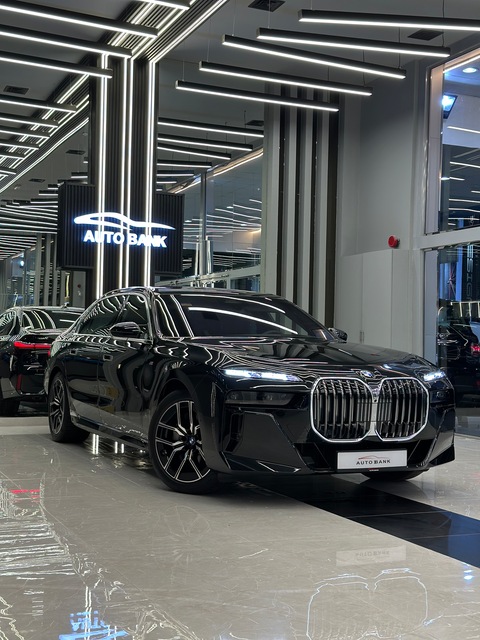 BMW 740I 2023 KM0 GCC Specs (black) automatic doors -warranty +service contract-