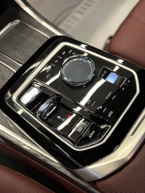 BMW 740I 2023 KM0 GCC Specs (black) automatic doors -warranty +service contract-