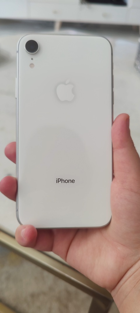 Apple iPhone | XR | 128 GB | 2019 | AED 850