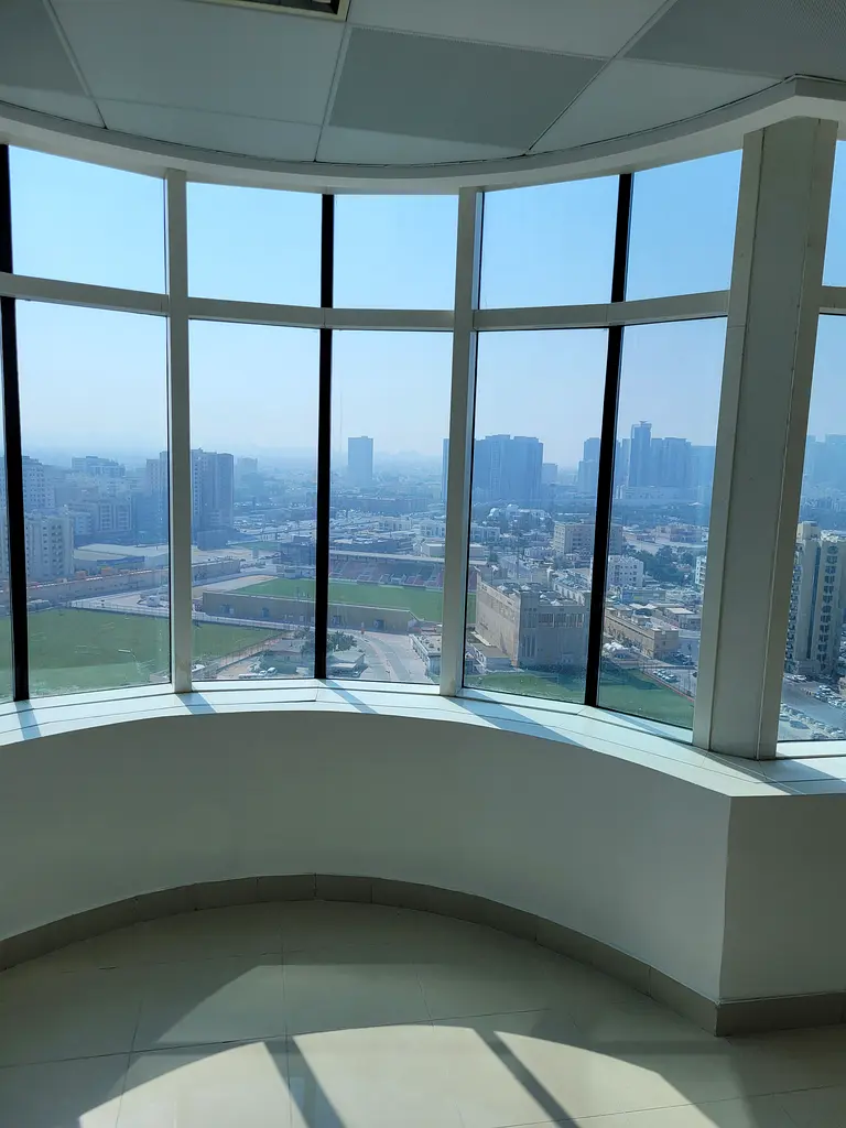 Rented Office with 11 percent income for sale with Parking in Horizon Tower