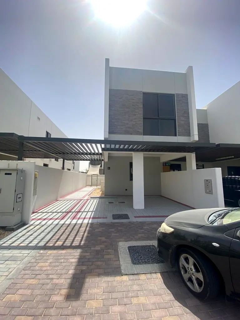 Spacious 3 Bedroom Plus Maid Room | Corner L Shape Garden | R2EM