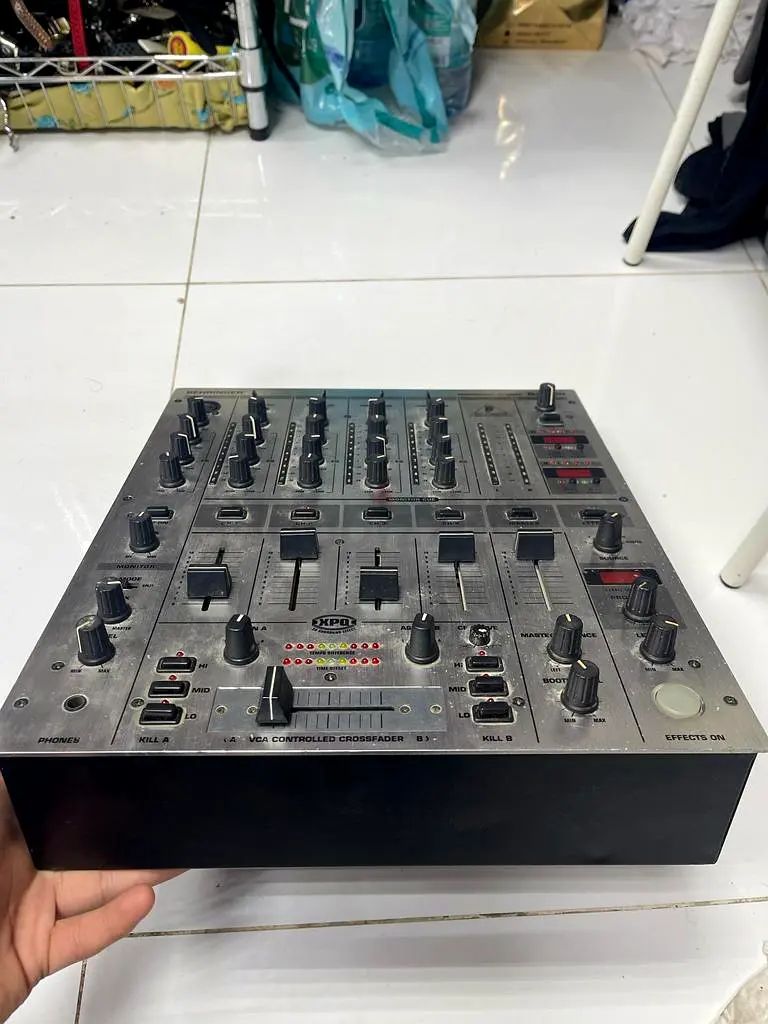 Behringer Professional DJ Mixer DJX700