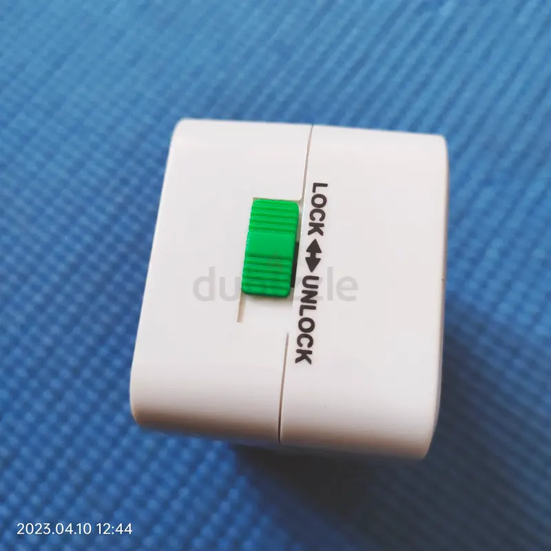 Travel universal adaptor