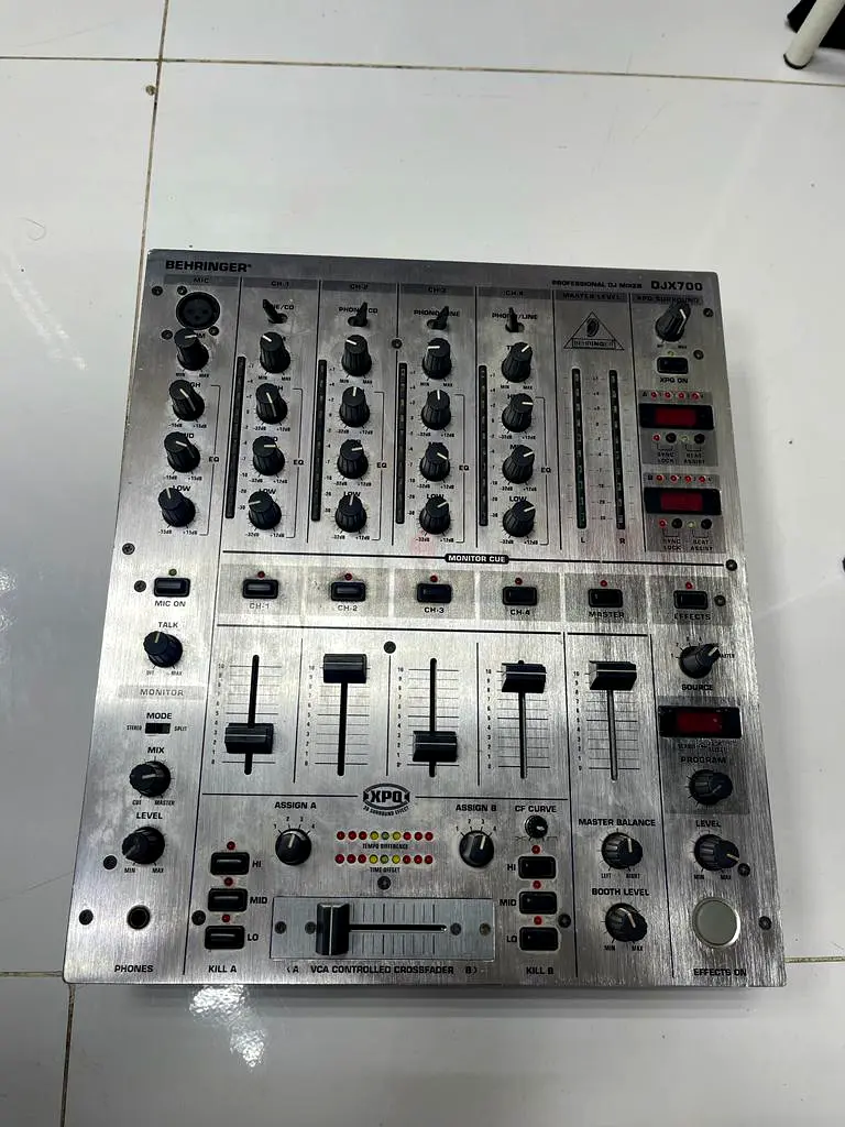 Behringer Professional DJ Mixer DJX700