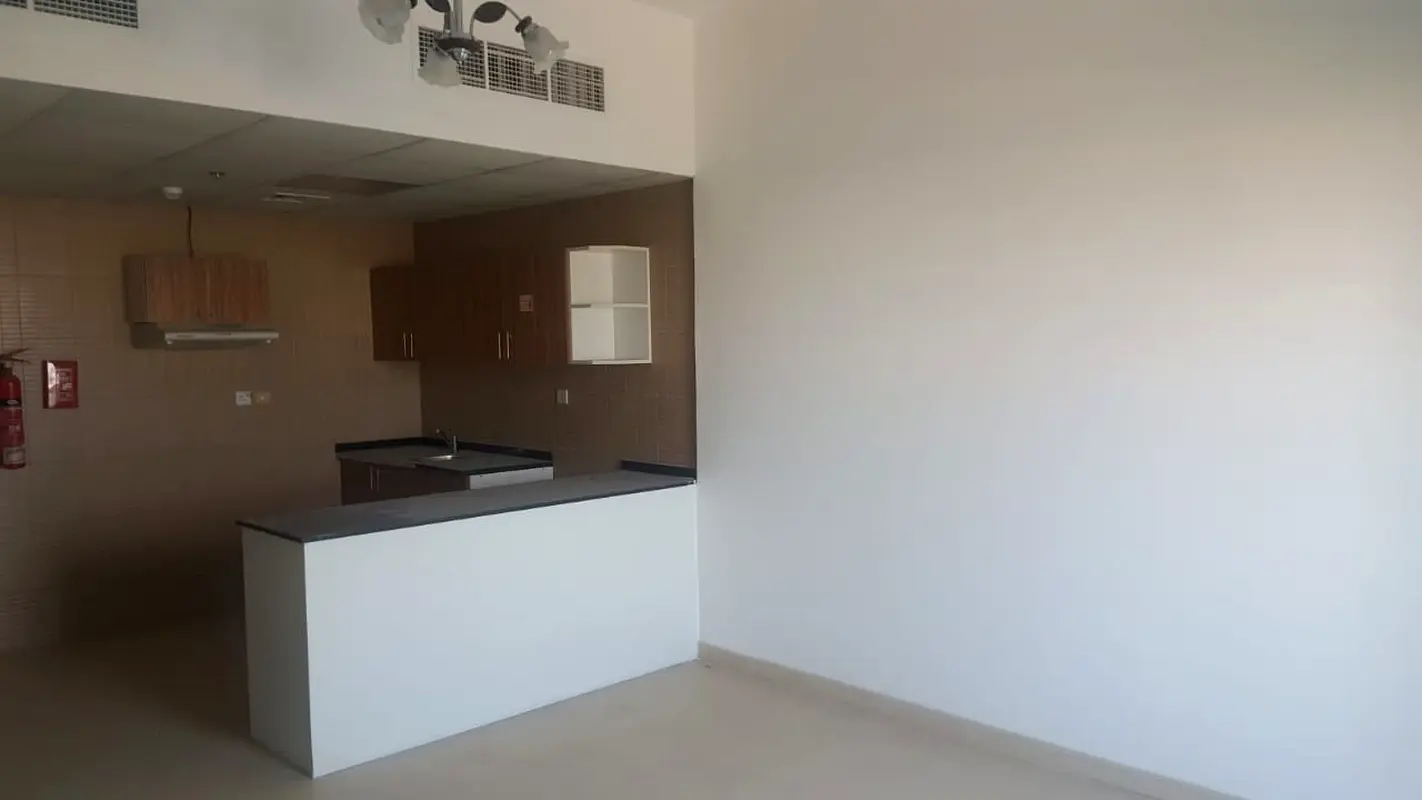 Apartments  Monthly Pay 3000 AED Only ready to move in