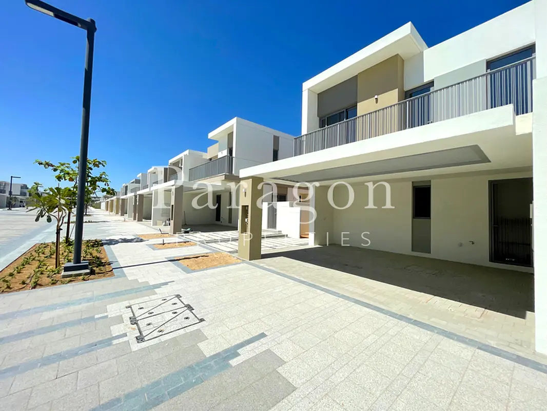 Stylish 4BR+Maids | Sleek Kitchen
