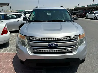 ford Explorer 2013 silver color GCC calen car
