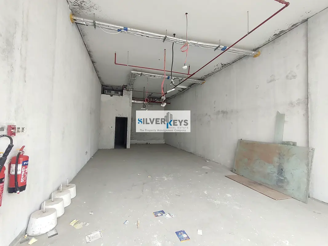 1,000 SqFt SHOP FOR RENT