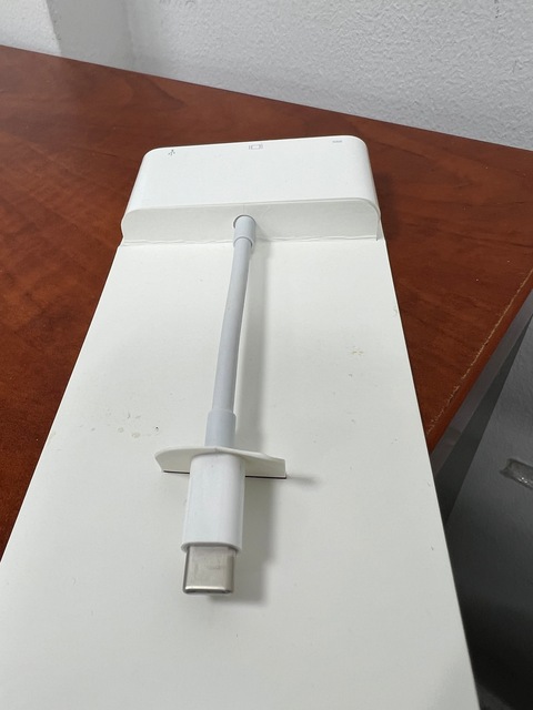 Apple USB-C To VGA Multiport Adapter (MJ1L2AM/A) White
