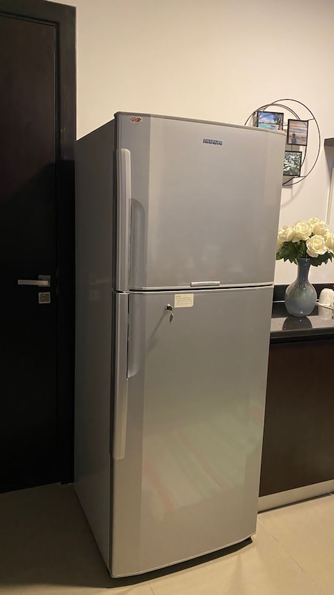 Hitachi refrigerator 440 liters  nofrost Length - 1.80 .. Width 75 Depth 65 FREE DELIVERY +WARRENTY