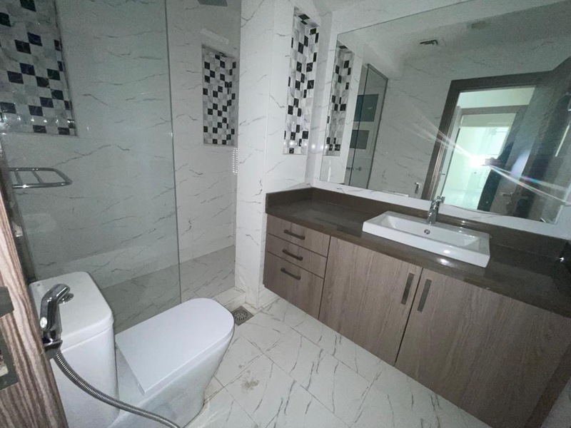 Well maintained |Close to Dubai Mall | 2BHk with Maids room | Balcony |