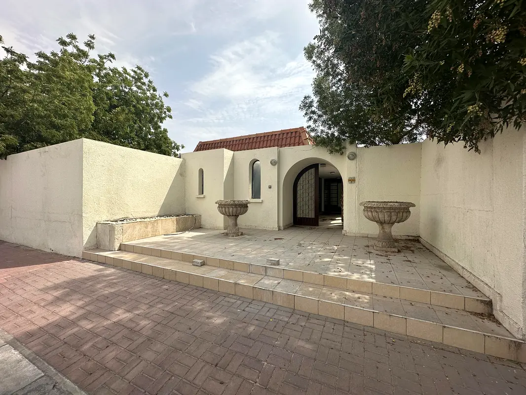 Villa For Clinic opposite Galleria Mall