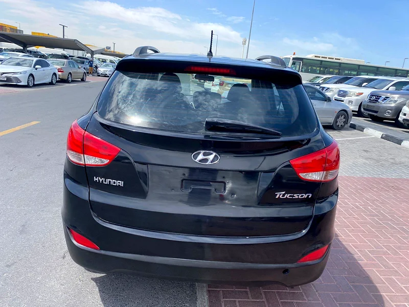 Hyunday tucson 2012 balck color GCC dalen car63169915838978113