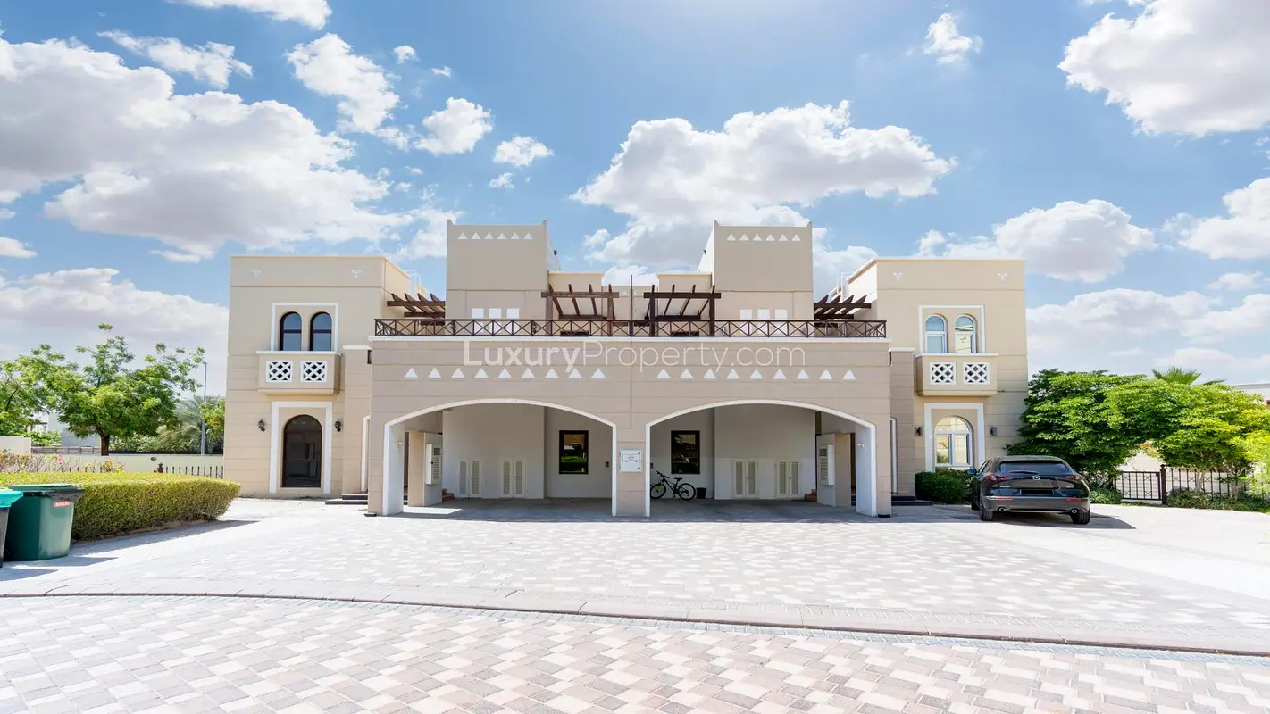 Big Plot | Single Row | Landscaped