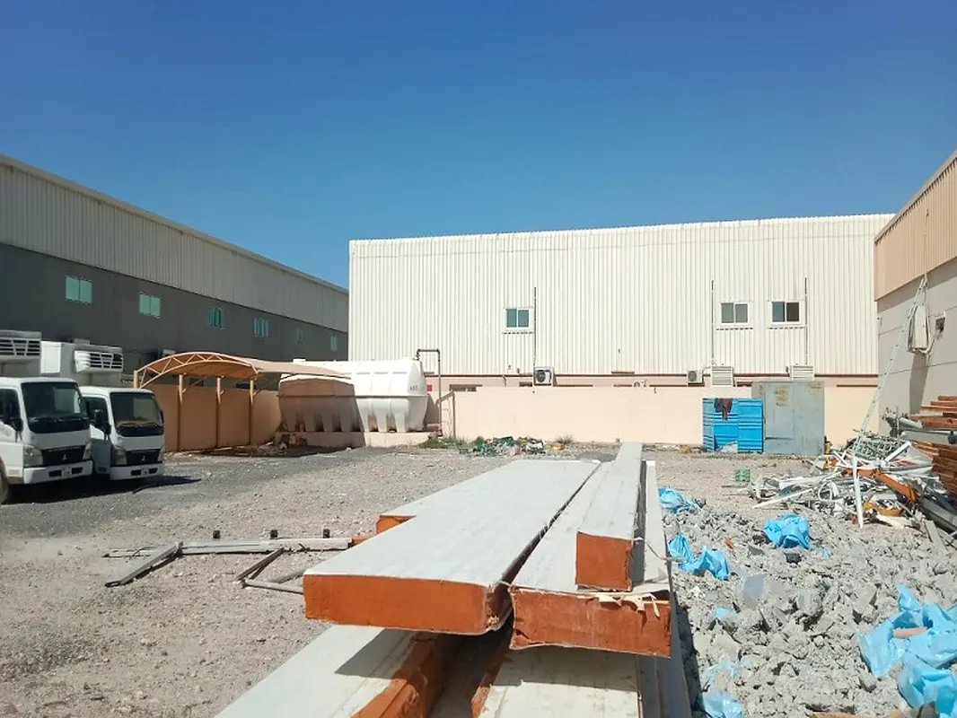 Large Warehouse I For Commercial /or Storage