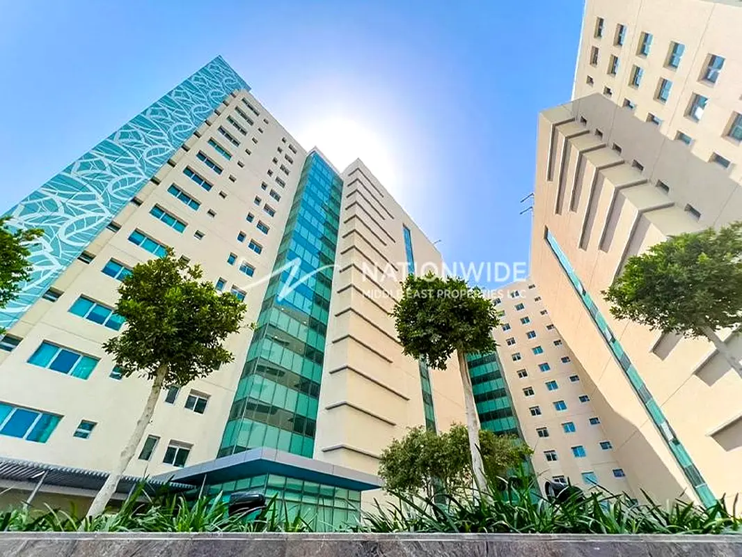 Cozy Unit| High Floor| Sea View |Maid Room