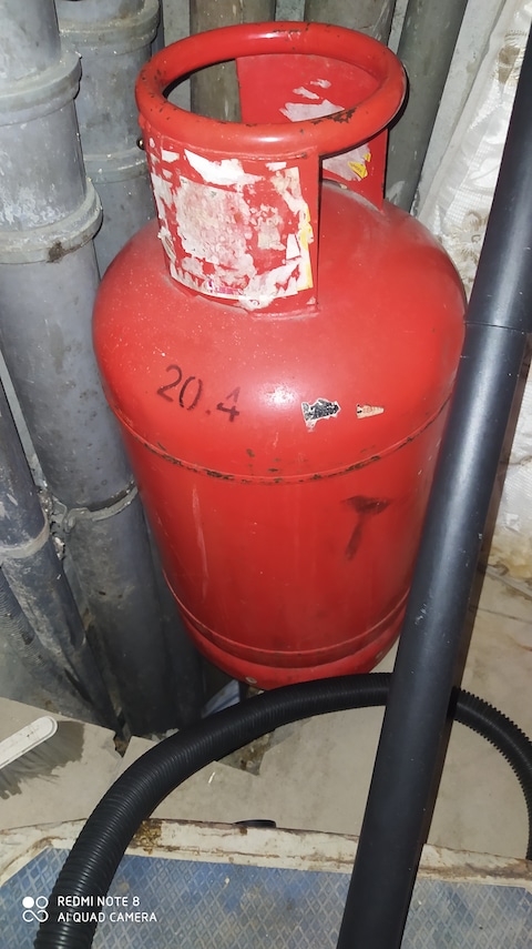 Gas cylinder Ajman medium size. Pls read description