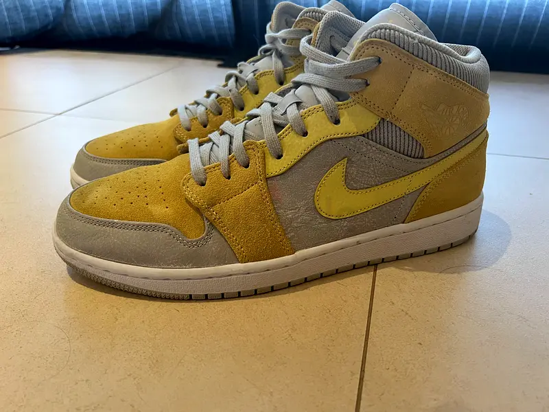 jordan 1 mid textures