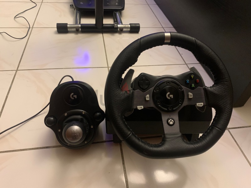 LOGITECH STEERING WHEEL SETUP+STAND | dubizzle