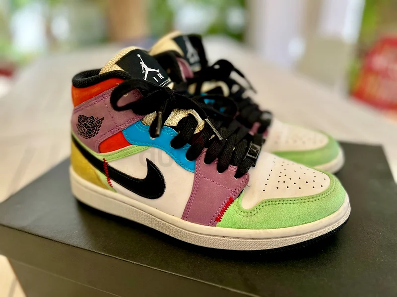 jordan 1 mid se lightbulb