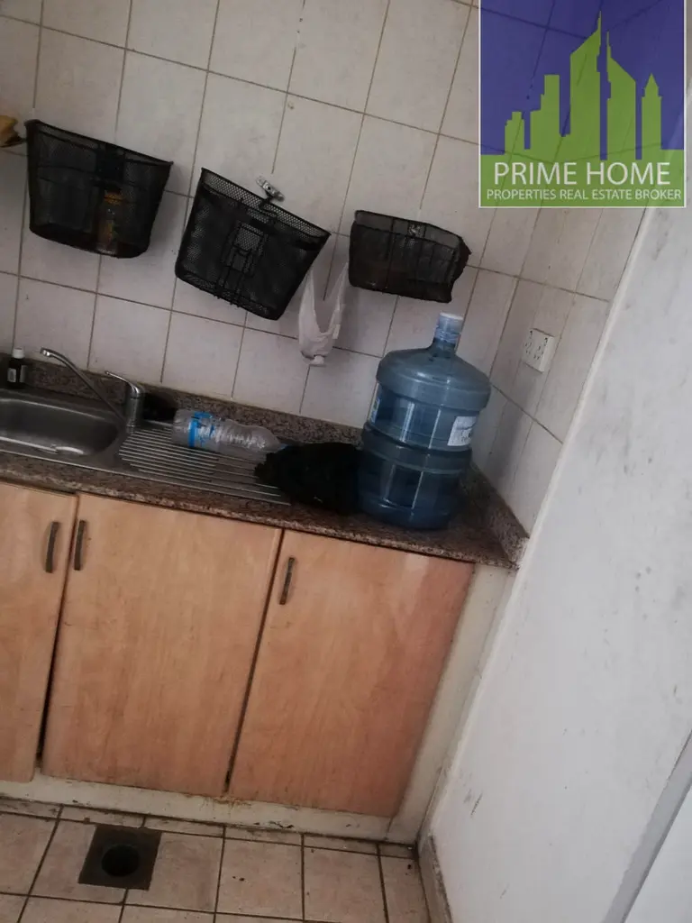 PARKING SIDE //  SHOP AVAILABLE FOR RENT IN GREECE CLUSTER