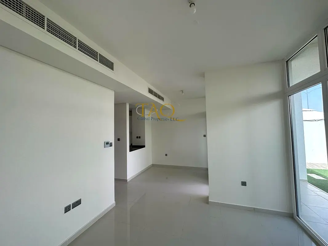 VACANT 3 Bedroom| Unfurnished | Middle Unit