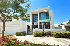 Corner Plot | Contemporary | Close To Lagoon