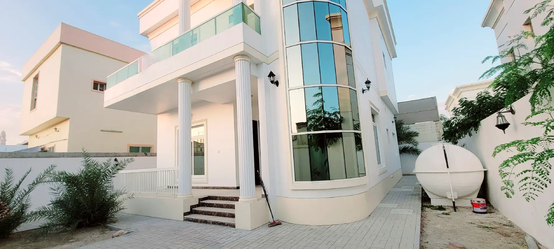 Stand Alone // 4 BR+Villa  available for rent with very nice finishing rent only 75k by 4 cheqs