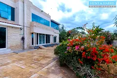 Luxury 7 Bed Villa - Spacious Layout - Private Pool