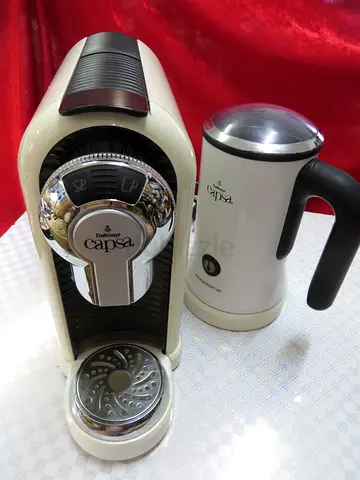 CAPSA NESPRESSO COFFEE MACHINE WITH FROTHER