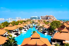 Luxurious Unit With Private Beach Access