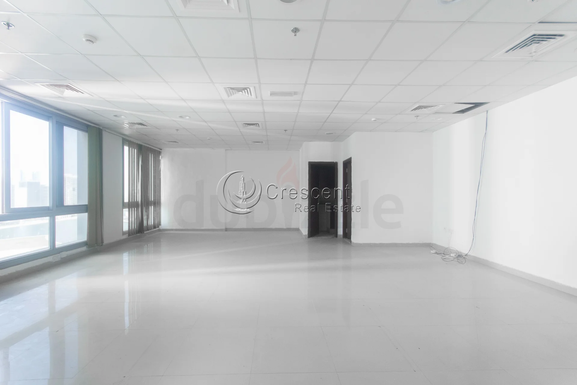 Breathtaking Fitted Office With Canal View