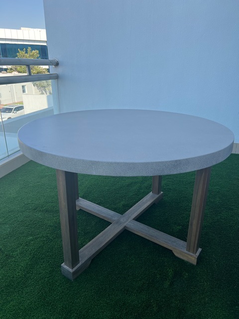 Outdoor round table with 4 chairs(cratebarrel)